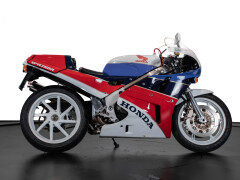 Honda RC 30 