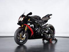 Yamaha R1 