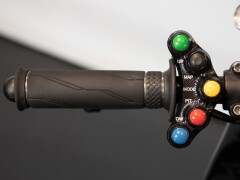 Yamaha R1 